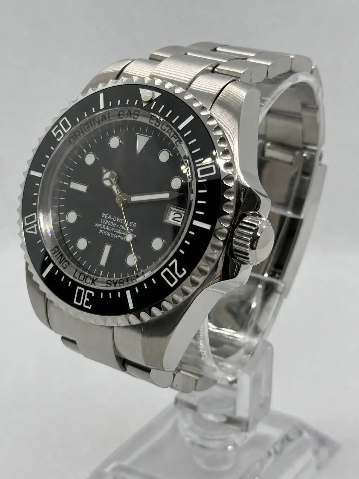 Montre mod Ghost King noire de profil, boîtier acier noirci et bracelet assorti