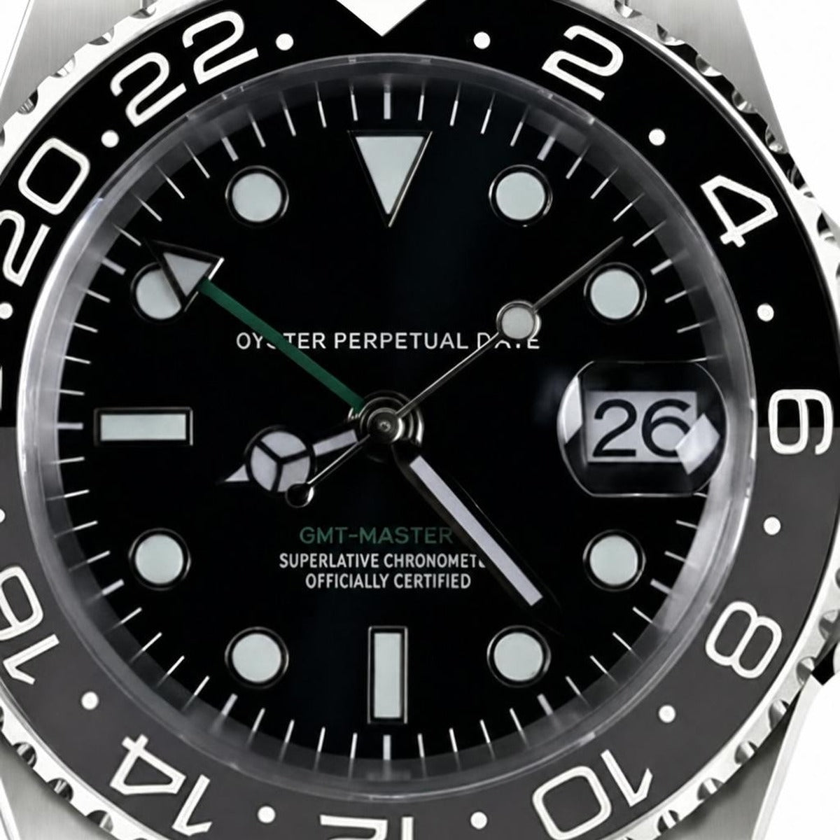Montre Seiko mod SEIKO GMT wayne, gros plan sur le cadran — Time2Seiko