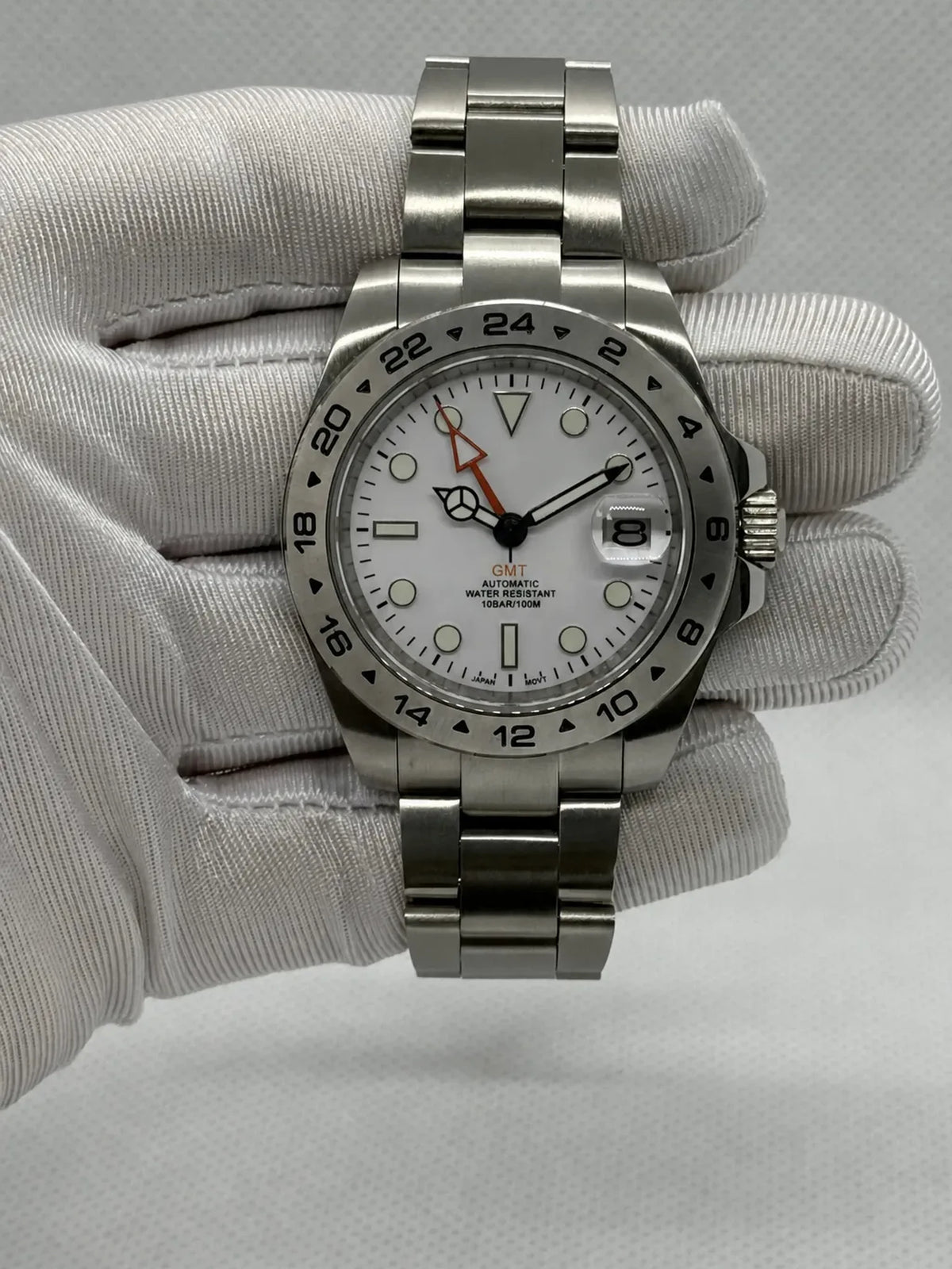 Montre Seiko mod SEIKO GMT White, vue de face â Time2Seiko