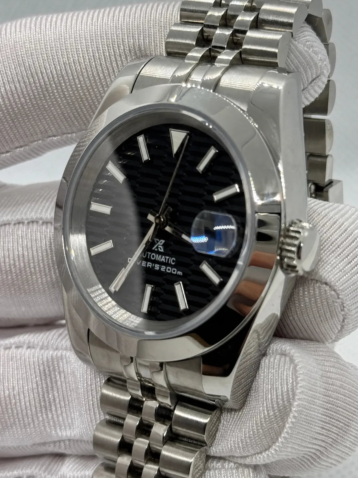 Montre Seiko mod SEIKOJUST black wave, vue 3 — Time2Seiko
