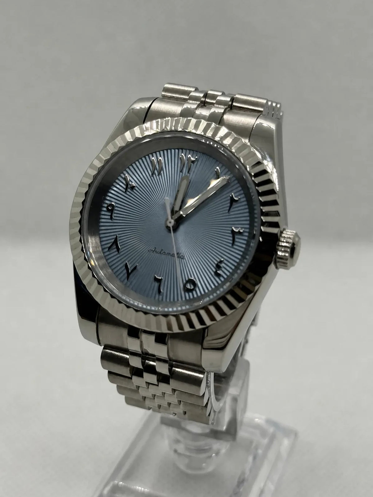 Montre Seiko mod SEIKOJUST jubilee Arabic blue, vue 3 — Time2Seiko