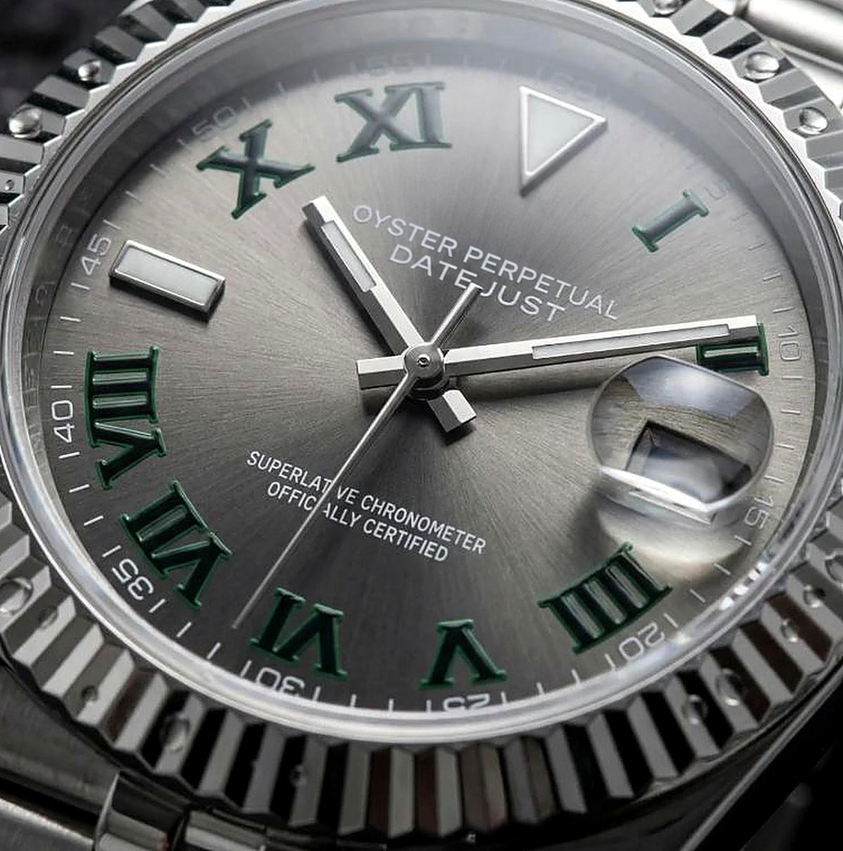 Montre Seiko mod SEIKOJUST Wimbledon, gros plan sur le cadran — Time2Seiko