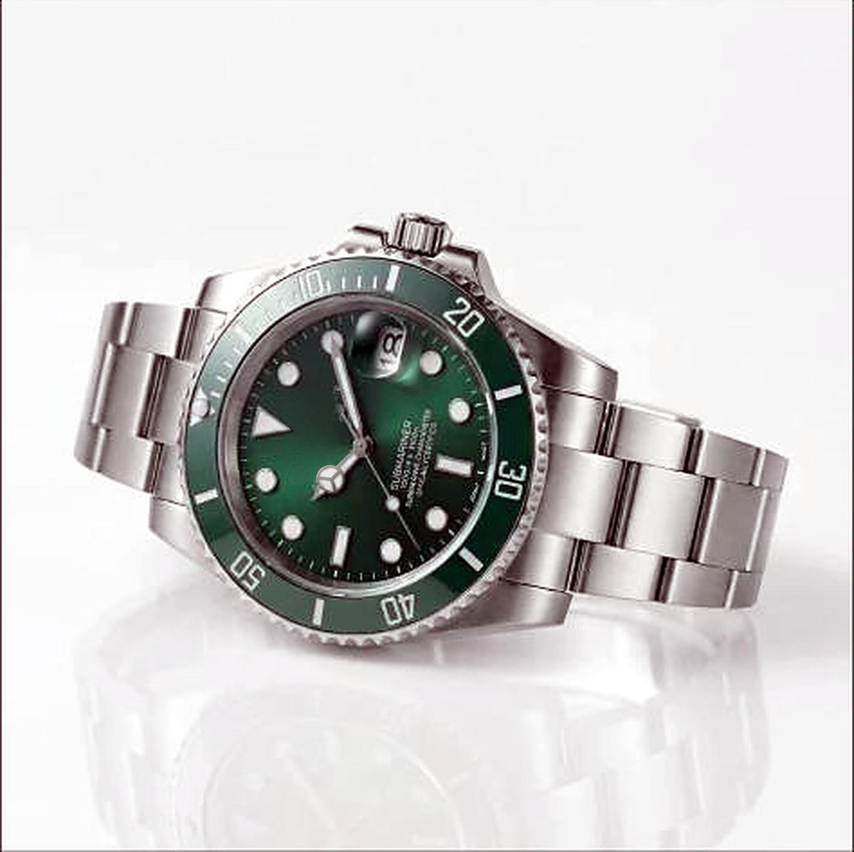 Montre Seiko mod SEIKOMARINER verte, vue trois-quarts — Time2Seiko