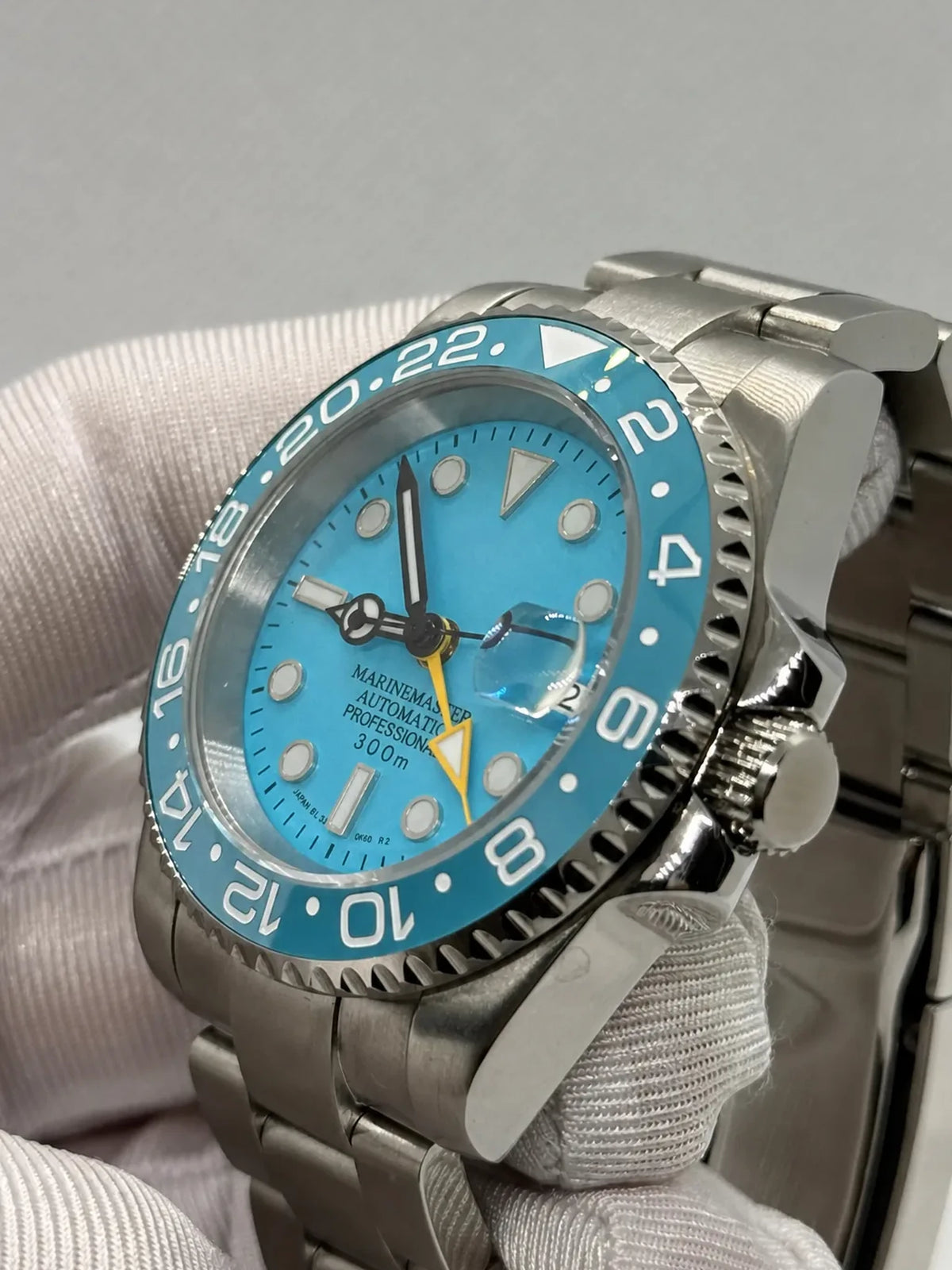 Montre Seiko mod SEIKO GMT blue, vue 3 — Time2Seiko