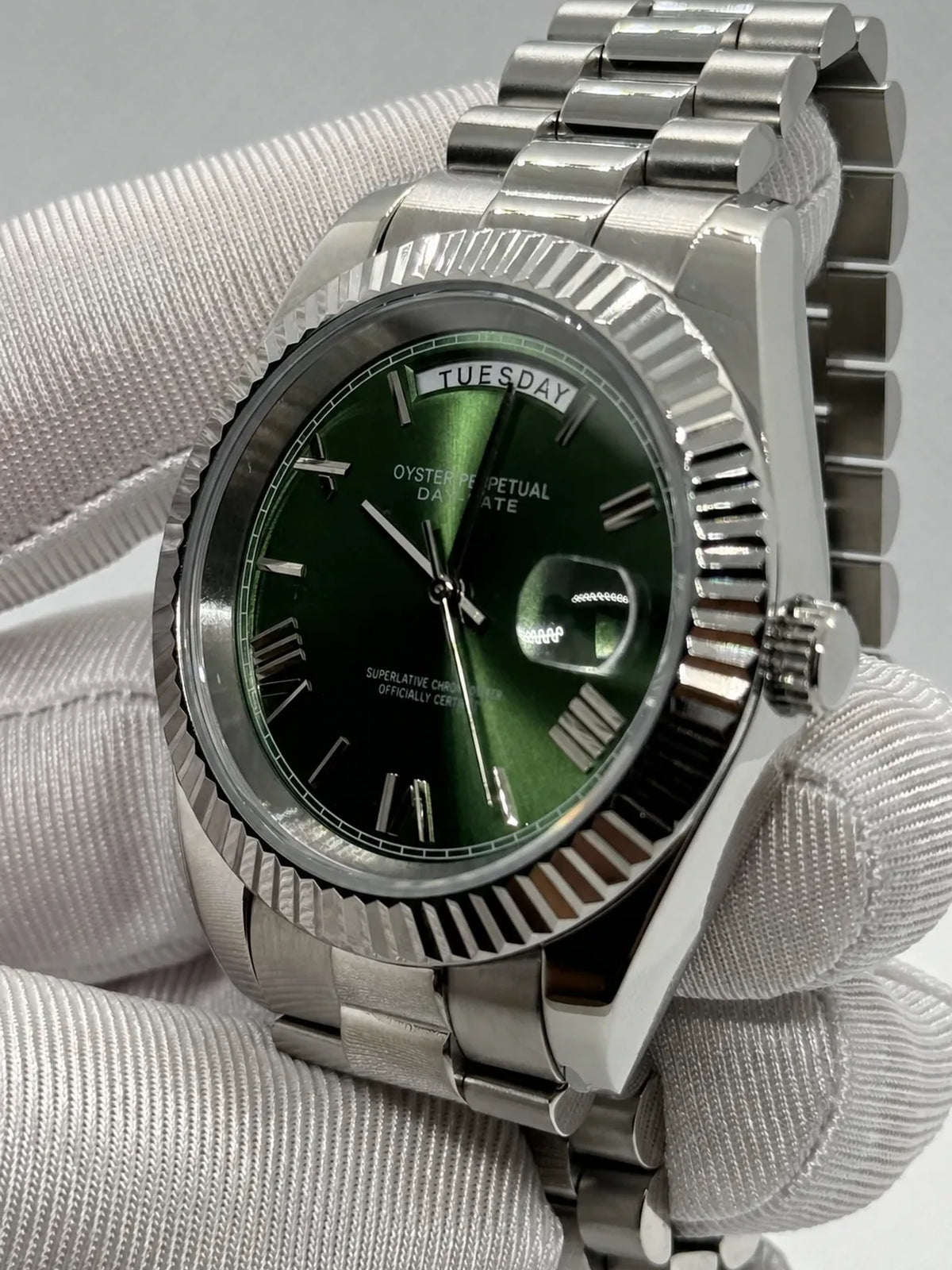 Montre Seiko mod SEIKODATE olive, vue 3 — Time2Seiko