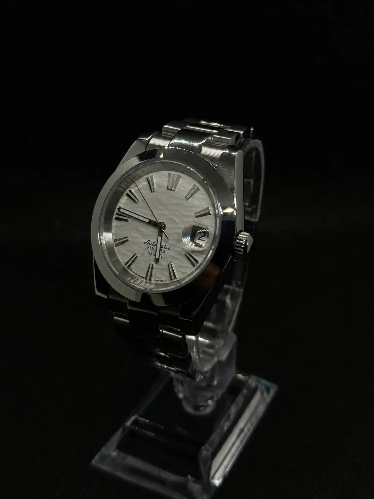 Montre Seiko mod SEIKOJUST glacier white, vue 3 — Time2Seiko