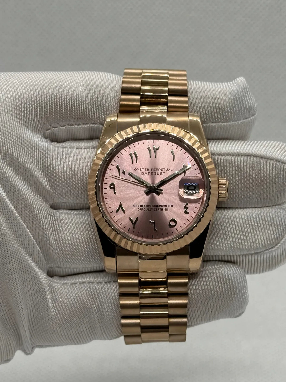 Montre Seiko mod SEIKOJUST arabic or rose, vue de face — Time2Seiko