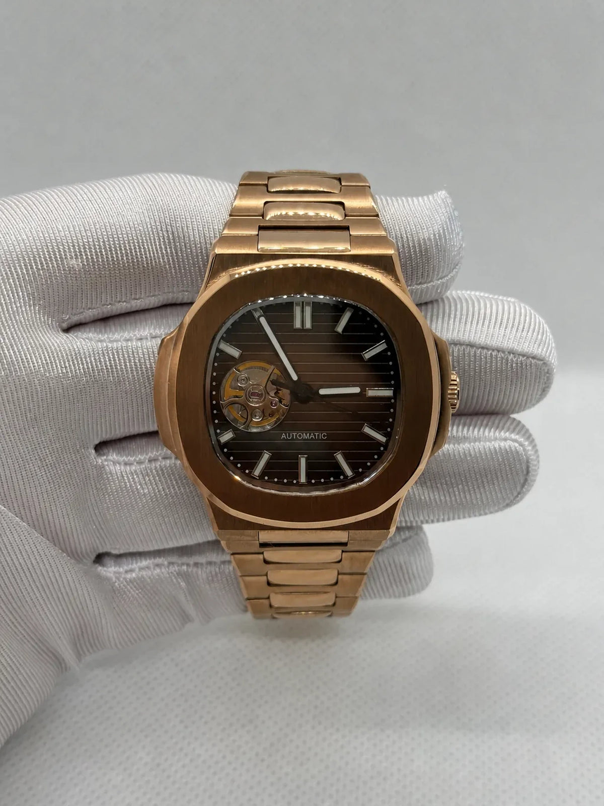 Montre Seiko mod SEIKOLUS cœur ouvert brown, vue de face — Time2Seiko