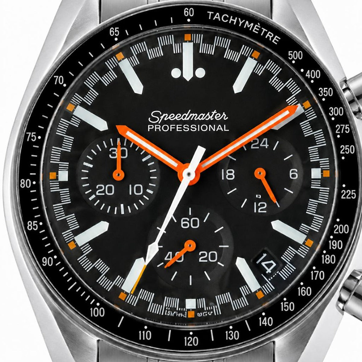 Montre Seiko mod SEIKOSPEED midnight circuit, gros plan sur le cadran — Time2Seiko